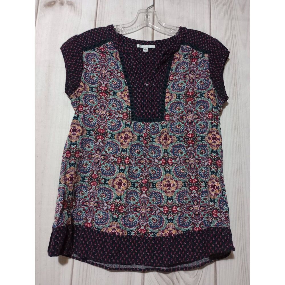 DR2 Shirt Ladies Small Maroon Abstract VNeck Short Sleeve Light Weight